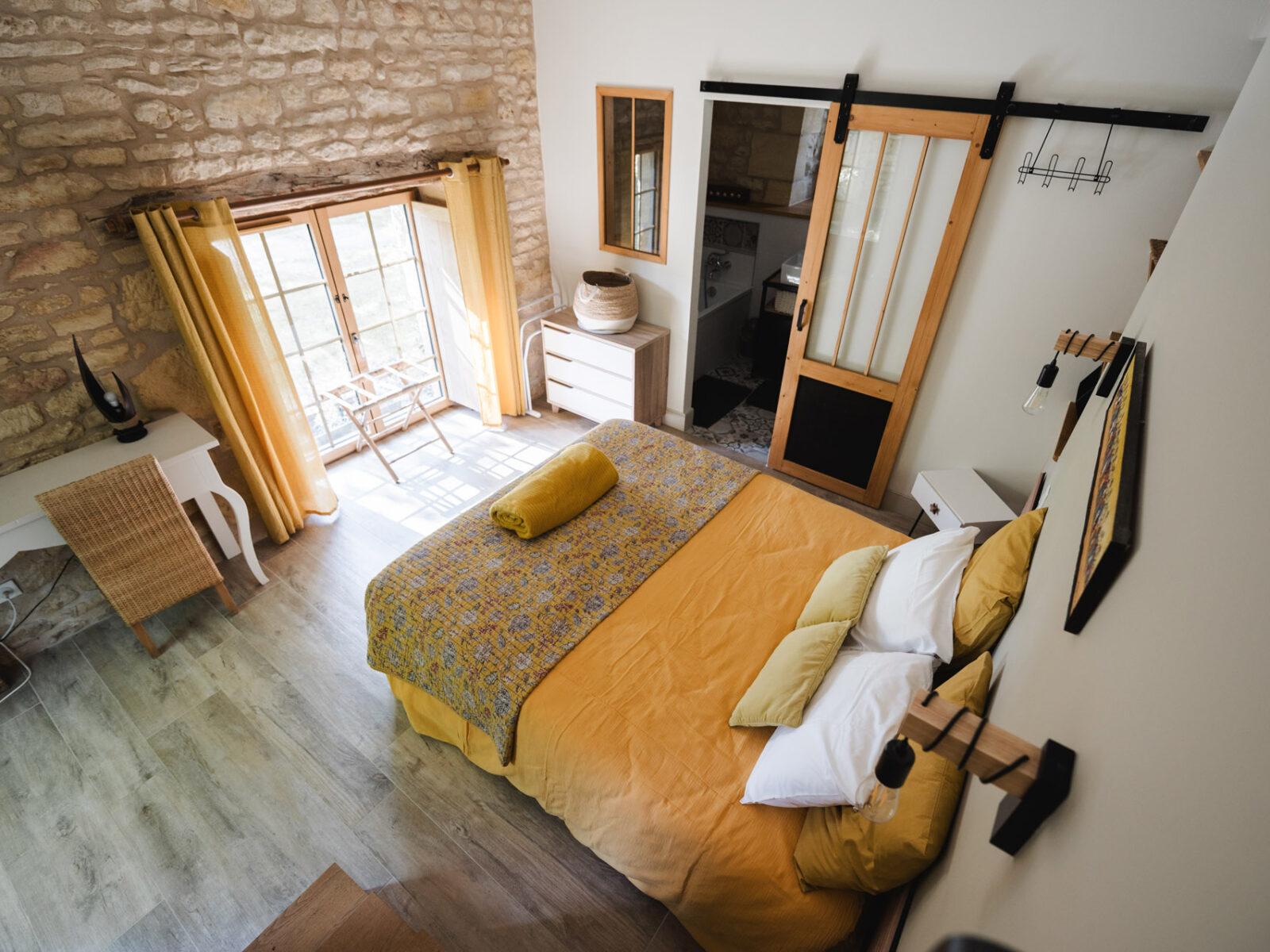 charmes de vaurizeaud gites chambres dhotes sarlat proissans chambre double entre chien et loup 1
