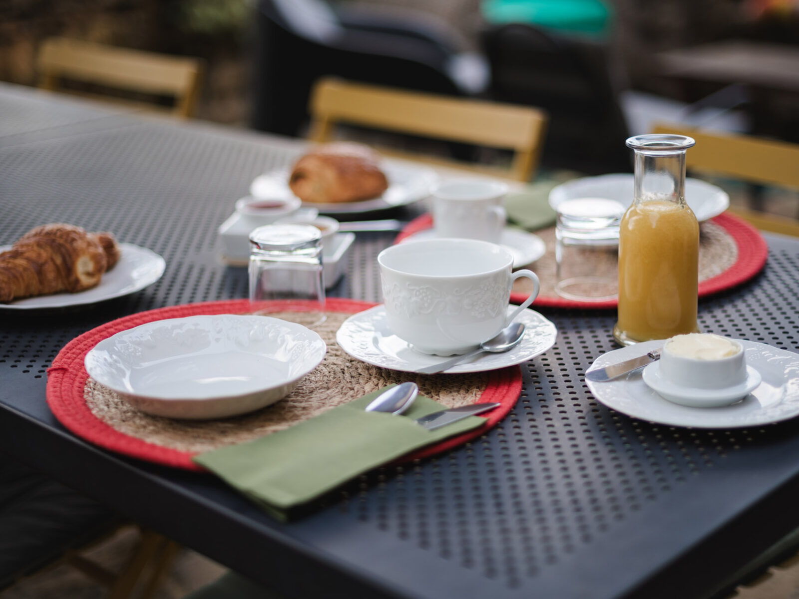charmes de vaurizeaud gites chambres dhotes sarlat proissans petit dejeuner exterieur 5